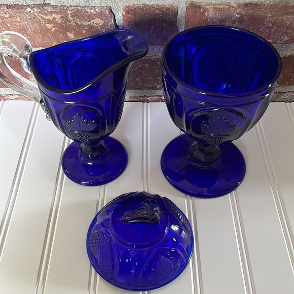 Vintage Metropolitan Museum Of Art (MMA) Sugar and Creamer glass Bowl Set - Picture 2 of 14